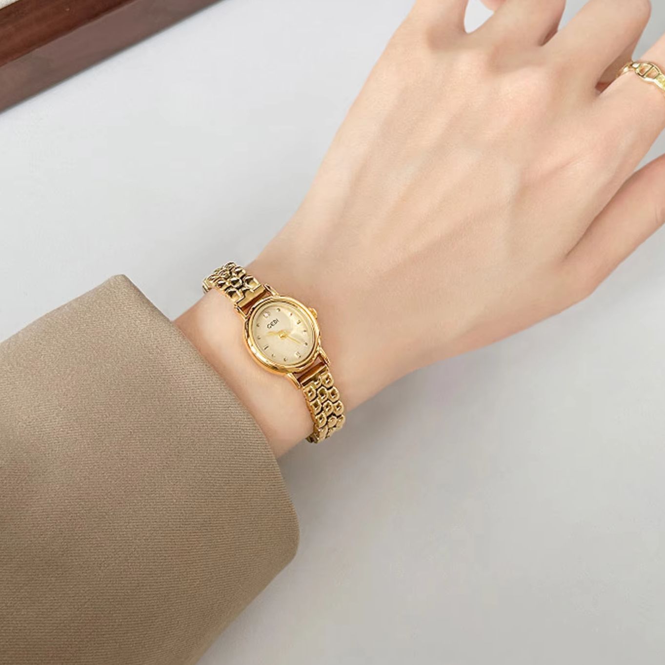여성용 오리지널 럭셔리 브랜드 시계, 레트로 골든 타원 - Luxury Watch On Sale 리뷰 및 가격